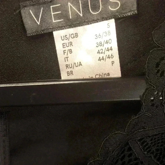 💃🏻🔥Black Lace accent Jumpsuit💃🏻🔥 - Picture 3 of 13